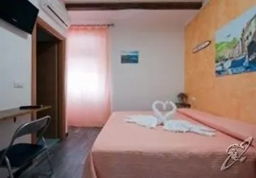 Boutique Novecento فندق لا سبيتسْيا